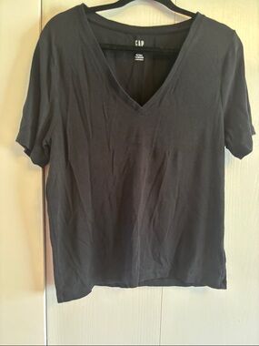 GAP Black V-Neck Short Sleeve Tee